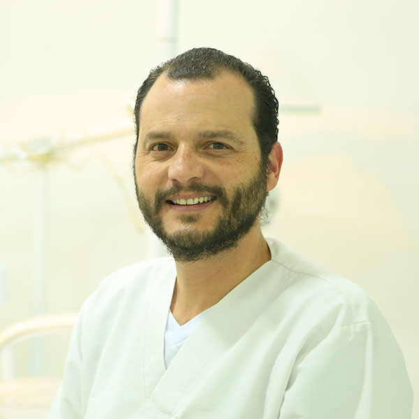 Dr. Jaime Edmundo Mora Canal Cirujano maxilofacial de Odontología Marlon Becerra Dr. Jaime Edmundo Mora Canal Cirujano maxilofacial de Odontología Marlon Becerra